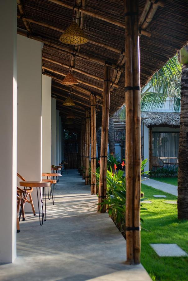 Sala Tuy Hoa Beach Hotel Exterior photo